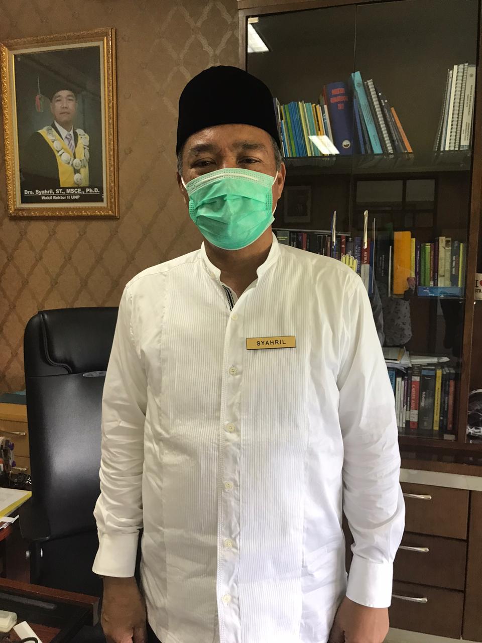 Wakil Rektor II UNP Drs. Syahril, S.T., M.Sc., Ph.D.